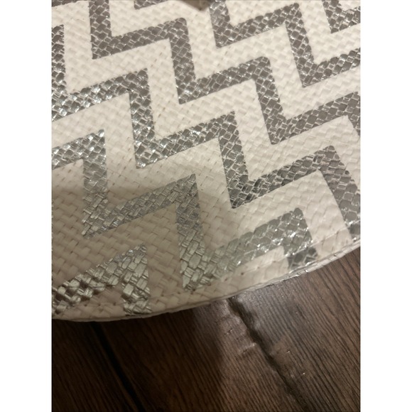 Cynthia Rowley‎ Placemat Set of 4 Silver Chevron White 15" Round - Picture 4 of 5